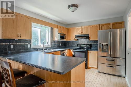 29 Melville Court, Oro-Medonte, ON - Indoor Photo Showing Kitchen With Double Sink