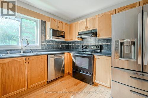 29 Melville Court, Oro-Medonte, ON - Indoor Photo Showing Kitchen With Double Sink