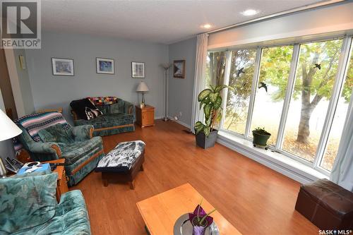 806 6Th Street W, Nipawin, SK - Indoor Photo Showing Living Room