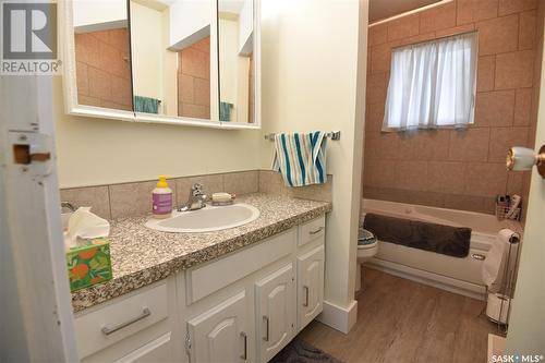 806 6Th Street W, Nipawin, SK - Indoor Photo Showing Bathroom