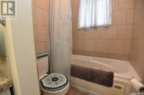 806 6Th Street W, Nipawin, SK - Indoor Photo Showing Bathroom