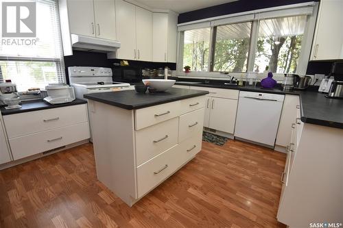 806 6Th Street W, Nipawin, SK - Indoor Photo Showing Kitchen