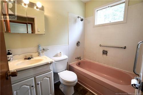 338 Route 176, Pennfield, NB - Indoor Photo Showing Bathroom