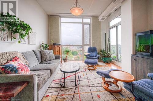 191 King Street S Unit# 908, Waterloo, ON - Indoor Photo Showing Living Room