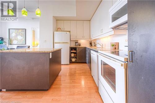 191 King Street S Unit# 908, Waterloo, ON - Indoor Photo Showing Kitchen