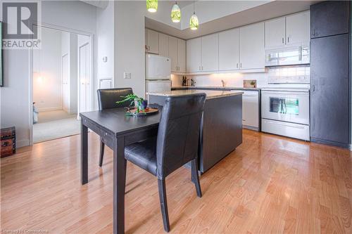 191 King Street S Unit# 908, Waterloo, ON - Indoor Photo Showing Kitchen