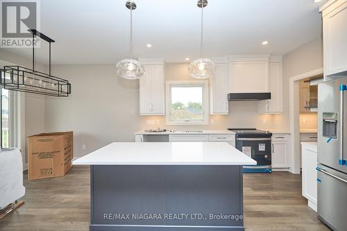 2788 Canadiana Court, Fort Erie, ON - Indoor Photo Showing Kitchen With Upgraded Kitchen