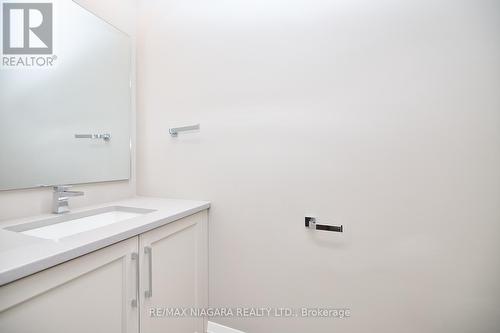 2788 Canadiana Court, Fort Erie, ON -  Photo Showing Bathroom