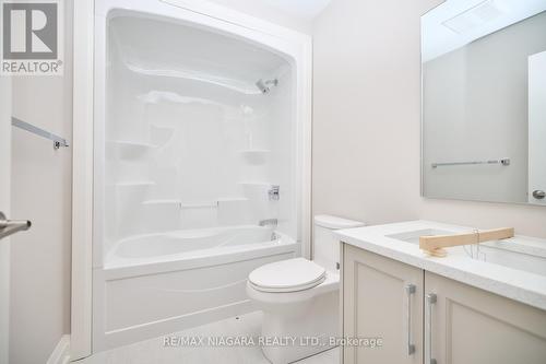 2788 Canadiana Court, Fort Erie, ON - Indoor Photo Showing Bathroom