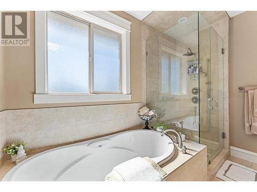 2532 Tuscany Drive, West Kelowna, BC - Indoor Photo Showing Bathroom