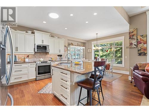 2532 Tuscany Drive, West Kelowna, BC - Indoor Photo Showing Kitchen With Upgraded Kitchen