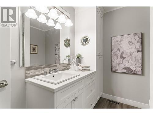 475 - 479 Eldorado Road, Kelowna, BC - Indoor Photo Showing Bathroom