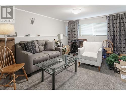 475 - 479 Eldorado Road, Kelowna, BC - Indoor Photo Showing Living Room