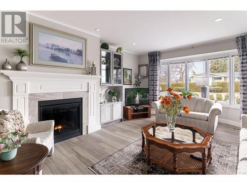 475 - 479 Eldorado Road, Kelowna, BC - Indoor Photo Showing Living Room With Fireplace