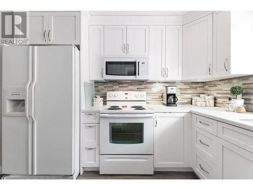 475 - 479 Eldorado Road, Kelowna, BC - Indoor Photo Showing Kitchen