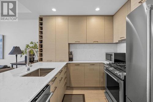 1181 Sunset Drive Unit# 706, Kelowna, BC - Indoor Photo Showing Kitchen