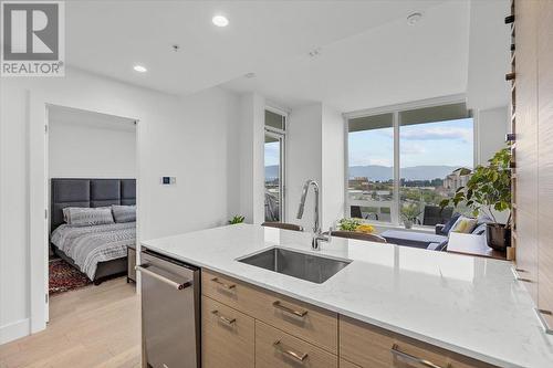 1181 Sunset Drive Unit# 706, Kelowna, BC - Indoor Photo Showing Kitchen