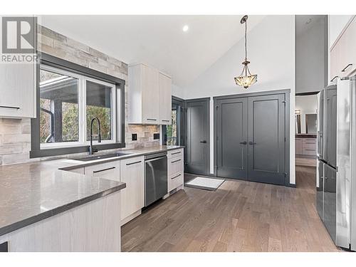 591 Moody Crescent, Vernon, BC - Indoor Photo Showing Kitchen