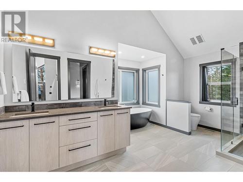 591 Moody Crescent, Vernon, BC - Indoor Photo Showing Bathroom