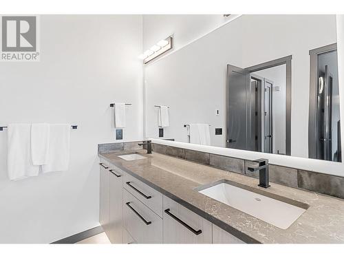 591 Moody Crescent, Vernon, BC - Indoor Photo Showing Bathroom