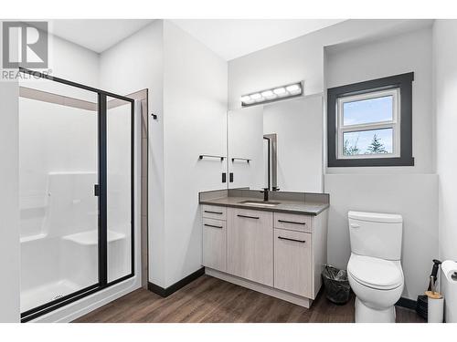 591 Moody Crescent, Vernon, BC - Indoor Photo Showing Bathroom