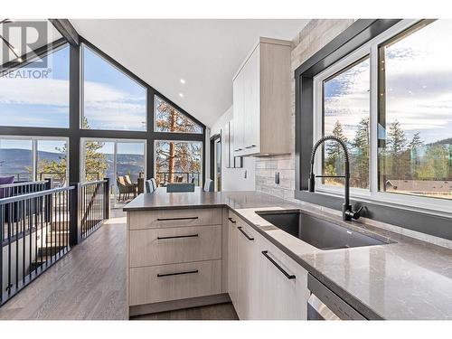 591 Moody Crescent, Vernon, BC - Indoor Photo Showing Kitchen