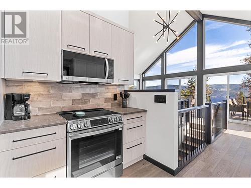 591 Moody Crescent, Vernon, BC - Indoor Photo Showing Kitchen