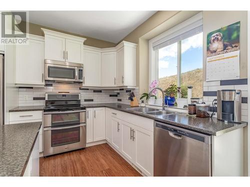 302 Arab Road, Kelowna, BC - Indoor Photo Showing Kitchen With Double Sink