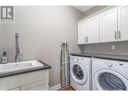 302 Arab Road, Kelowna, BC - Indoor Photo Showing Laundry Room