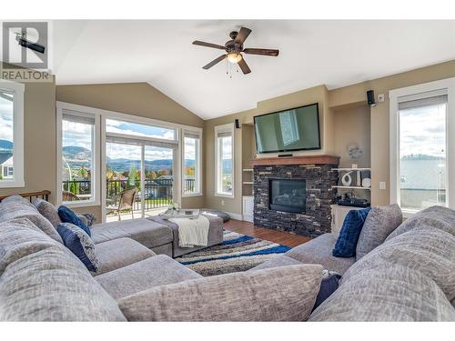 302 Arab Road, Kelowna, BC - Indoor Photo Showing Living Room With Fireplace