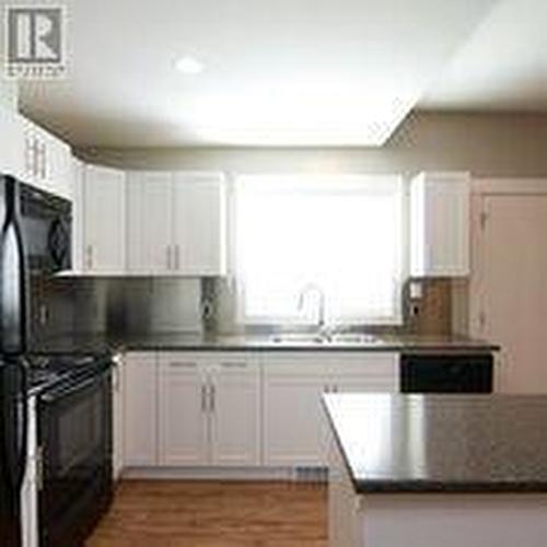 302 Arab Road, Kelowna, BC - Indoor Photo Showing Kitchen