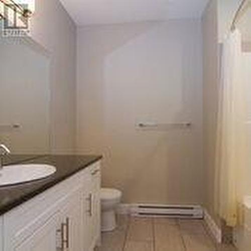 302 Arab Road, Kelowna, BC - Indoor Photo Showing Bathroom