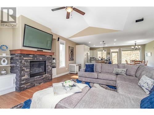 302 Arab Road, Kelowna, BC - Indoor Photo Showing Living Room With Fireplace