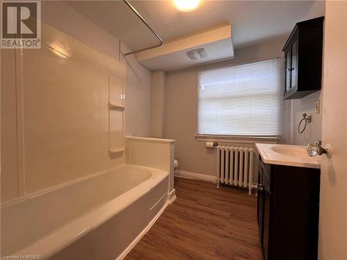 Unit 5 - 3 bedroom Top Floor - 525 High Street, North Bay, ON - Indoor Photo Showing Bathroom