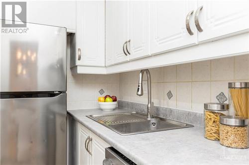 402 Montfort Street Unit#4, Ottawa, ON - Indoor Photo Showing Kitchen