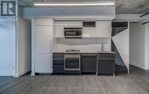 401 - 109 Wolseley Street, Toronto, ON - Indoor Photo Showing Kitchen