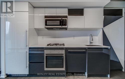 401 - 109 Wolseley Street, Toronto, ON - Indoor Photo Showing Kitchen