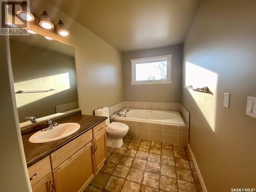 31 701 Mcintosh Street E, Swift Current, SK - Indoor Photo Showing Bathroom