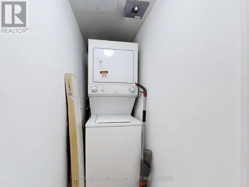 523 - 15 Brunel Court, Toronto, ON - Indoor Photo Showing Laundry Room