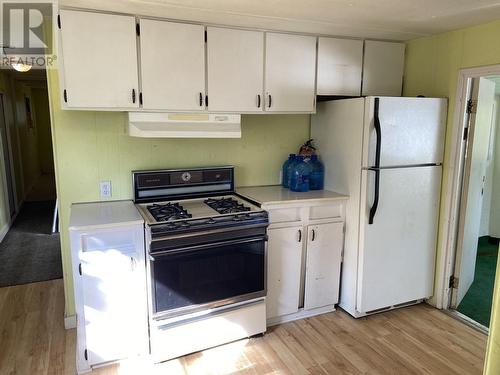 820 Scott Road, 100 Mile House, BC - Indoor Photo Showing Kitchen