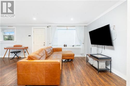 10 Kirk Street, St. Catharines, ON - Indoor Photo Showing Living Room