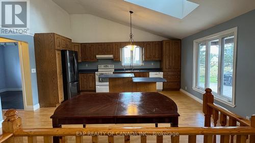 789 Highway 652 E, Cochrane, ON - Indoor Photo Showing Kitchen