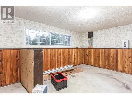 728 Arbutus Road, Lumby, BC - Indoor Photo Showing Other Room