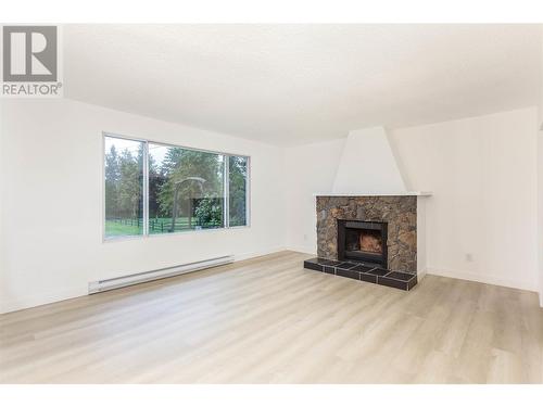 728 Arbutus Road, Lumby, BC - Indoor Photo Showing Living Room With Fireplace