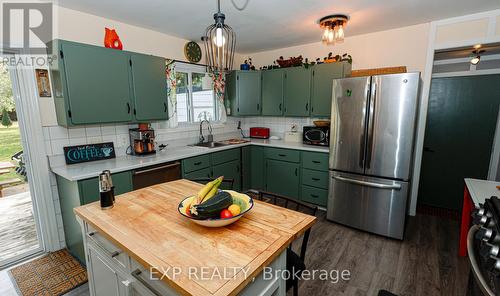 3109 Shaver Street, London, ON - Indoor Photo Showing Kitchen