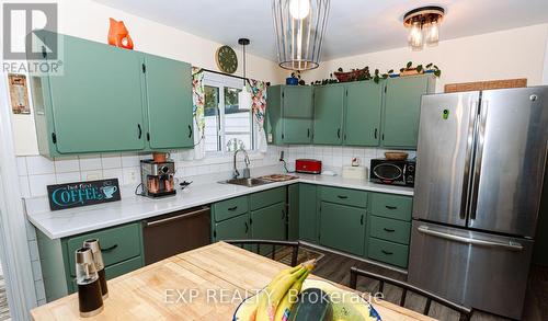 3109 Shaver Street, London, ON - Indoor Photo Showing Kitchen