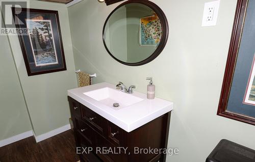 3109 Shaver Street, London, ON - Indoor Photo Showing Bathroom