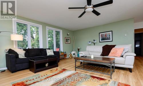 3109 Shaver Street, London, ON - Indoor Photo Showing Living Room