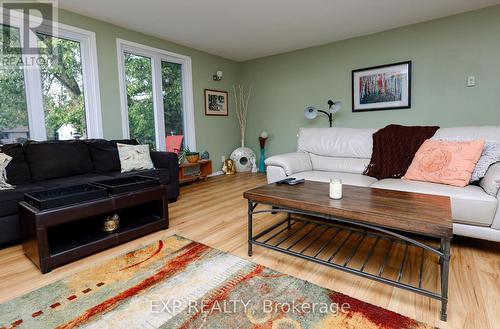 3109 Shaver Street, London, ON - Indoor Photo Showing Living Room