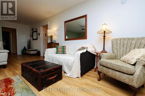 3109 Shaver Street, London, ON - Indoor Photo Showing Living Room